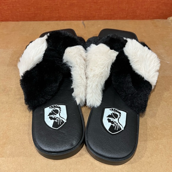 VHNY Black and Cream Fur Women's Slippers NWT - Picture 3 of 6
